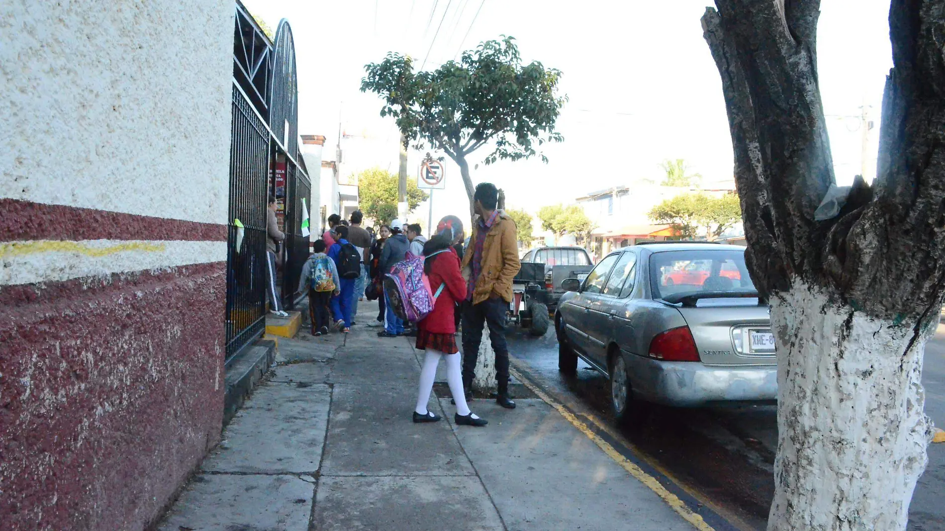 Este martes pocos estudiantes acudieron a las escuelas con motivo de la contingencia